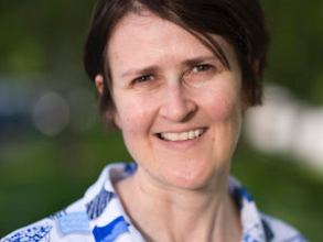 Photo of Ros Deegan
